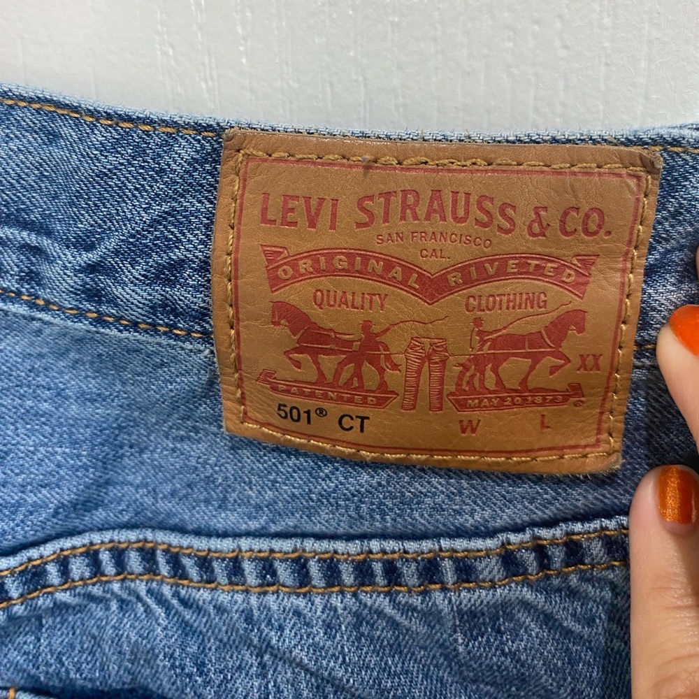 Levi’s jean in great conditions.
